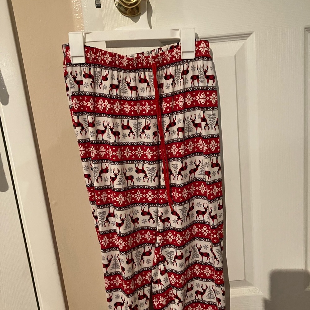 Brand: Santa’s Treasures
Size: Medium
Material: Polyester & Spandex